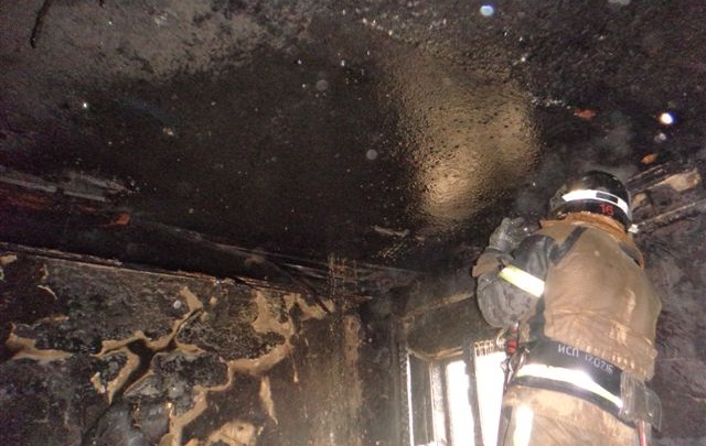 Пенсионер задохнулся дымом во сне при пожаре в Котласе