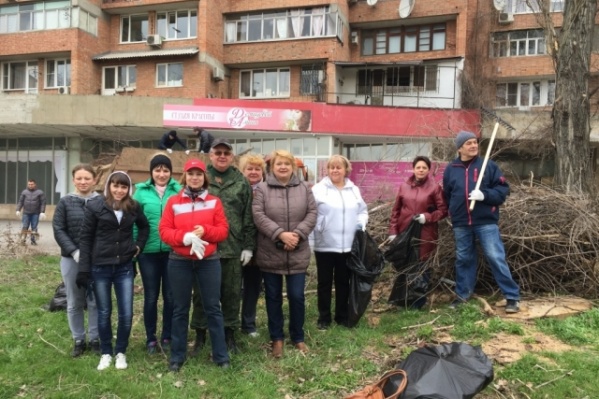 Первого апреля в Ростове прошли субботники Первого апреля в Ростове прошли субботники