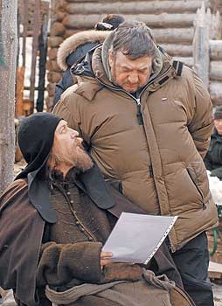 Олег Янковский и Павел Лунгин на съемочной площадке