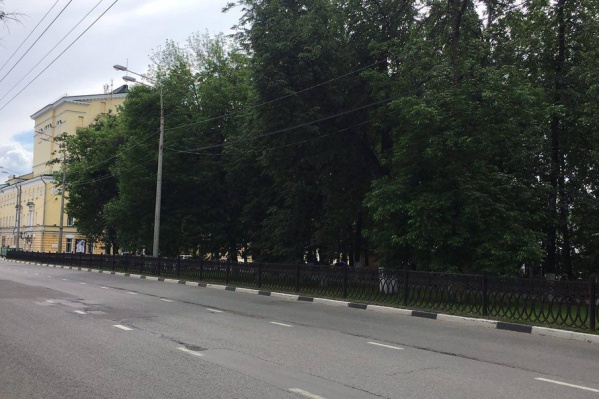 Сносить или не сносить старинную ограду – обсудят всем городом Сносить или не сносить старинную ограду – обсудят всем городом