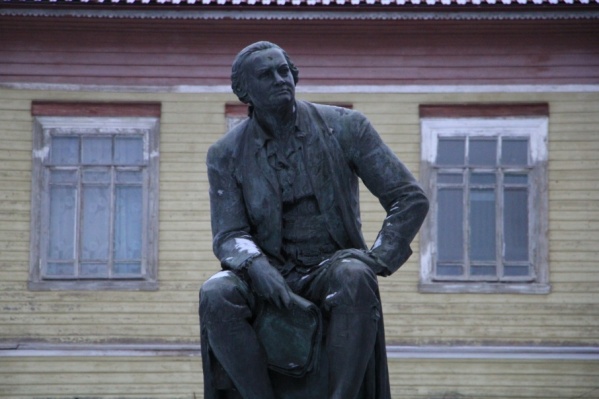 Памятник Ломоносову на его малой родине Памятник Ломоносову на его малой родине