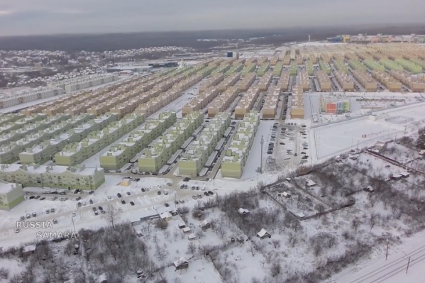 В микрорайоне проживают более 60 тысяч человек В микрорайоне проживают более 60 тысяч человек