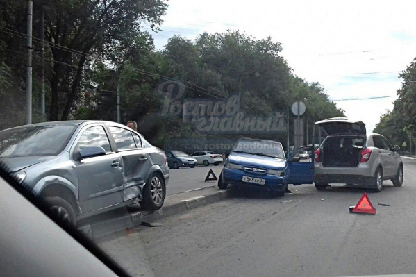 Авария на Стачки в Ростове Авария на Стачки в Ростове