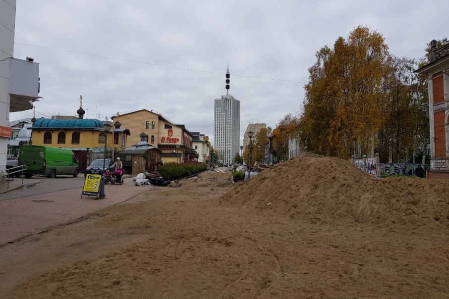 Вот так главная прогулочная улица города выглядела еще две недели назад Вот так главная прогулочная улица города выглядела еще две недели назад