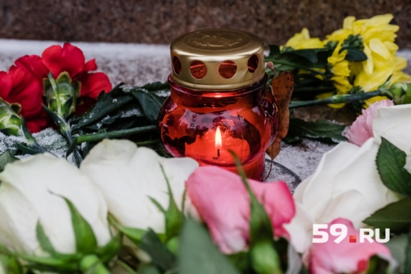 На акцию можно принести свечи и цветы На акцию можно принести свечи и цветы