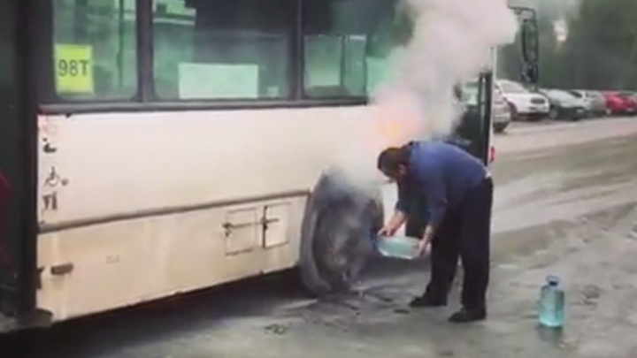 В Перми загорелся автобус нелегального перевозчика