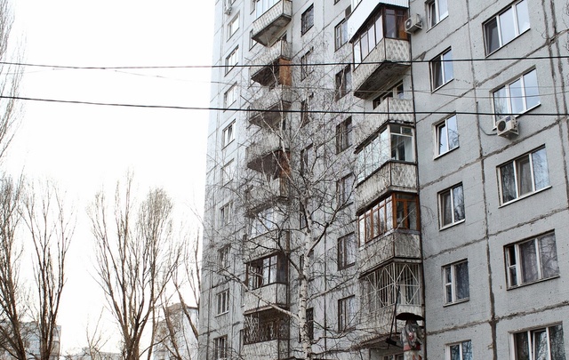 В Тольятти гастарбайтер упал во время работы с высоты пятого этажа