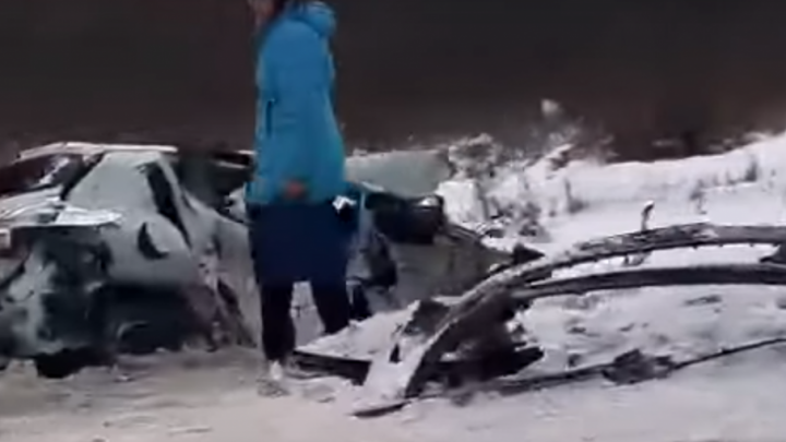 На трассе Пермь — Екатеринбург иномарка лоб в лоб столкнулась с МАЗом