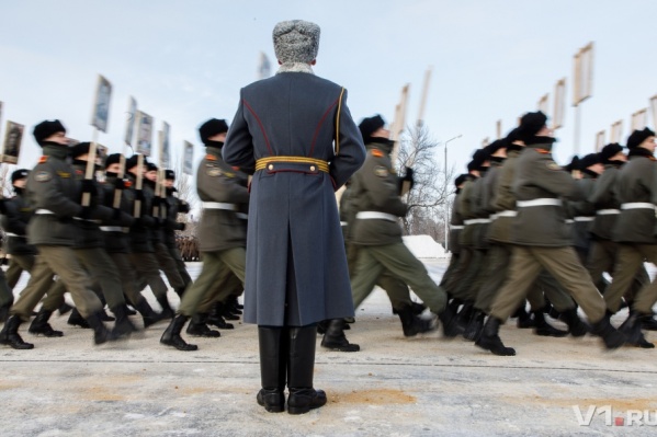 По площади Павших Борцов снова пройдут полторы тысячи военных По площади Павших Борцов снова пройдут полторы тысячи военных