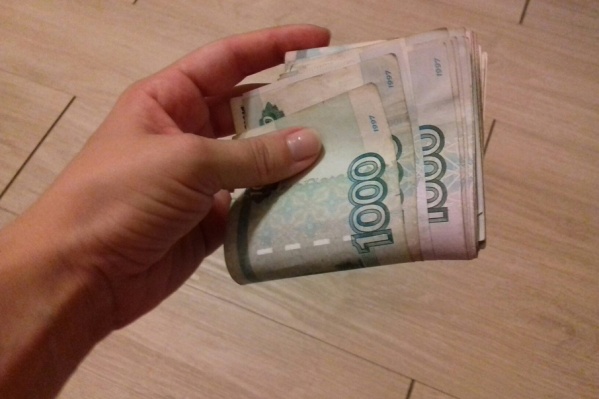 Огромную сумму бабушка перевела неизвестным на другом конце провода Огромную сумму бабушка перевела неизвестным на другом конце провода