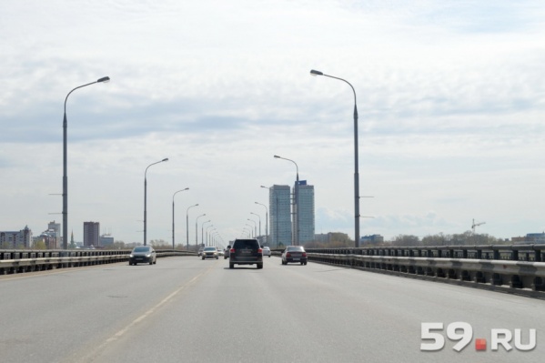 Полностью откроют мост только осенью Полностью откроют мост только осенью