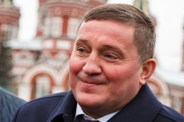 Среди двойников губернатора как мужчины, так и женщины Среди двойников губернатора как мужчины, так и женщины