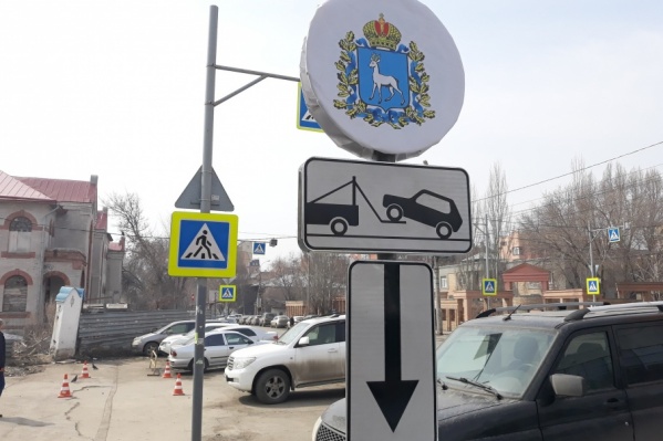 Знаки парковки зачехлили Знаки парковки зачехлили