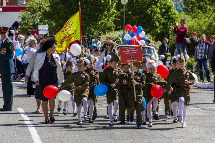 В прошлом году в параде участвовали вдвое меньше детей