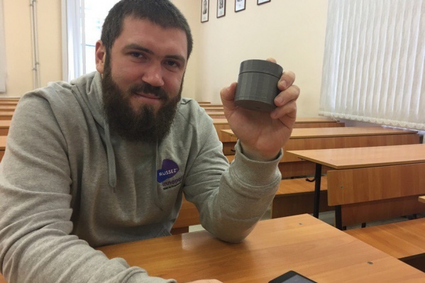 <p>25-летний аспирант БашГУ Николай Патрушев и его изобретение</p> <p>25-летний аспирант БашГУ Николай Патрушев и его изобретение</p>
