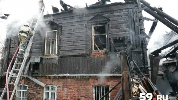 Владельцам квартир сгоревшего в центре Перми дома предоставят временное жилье