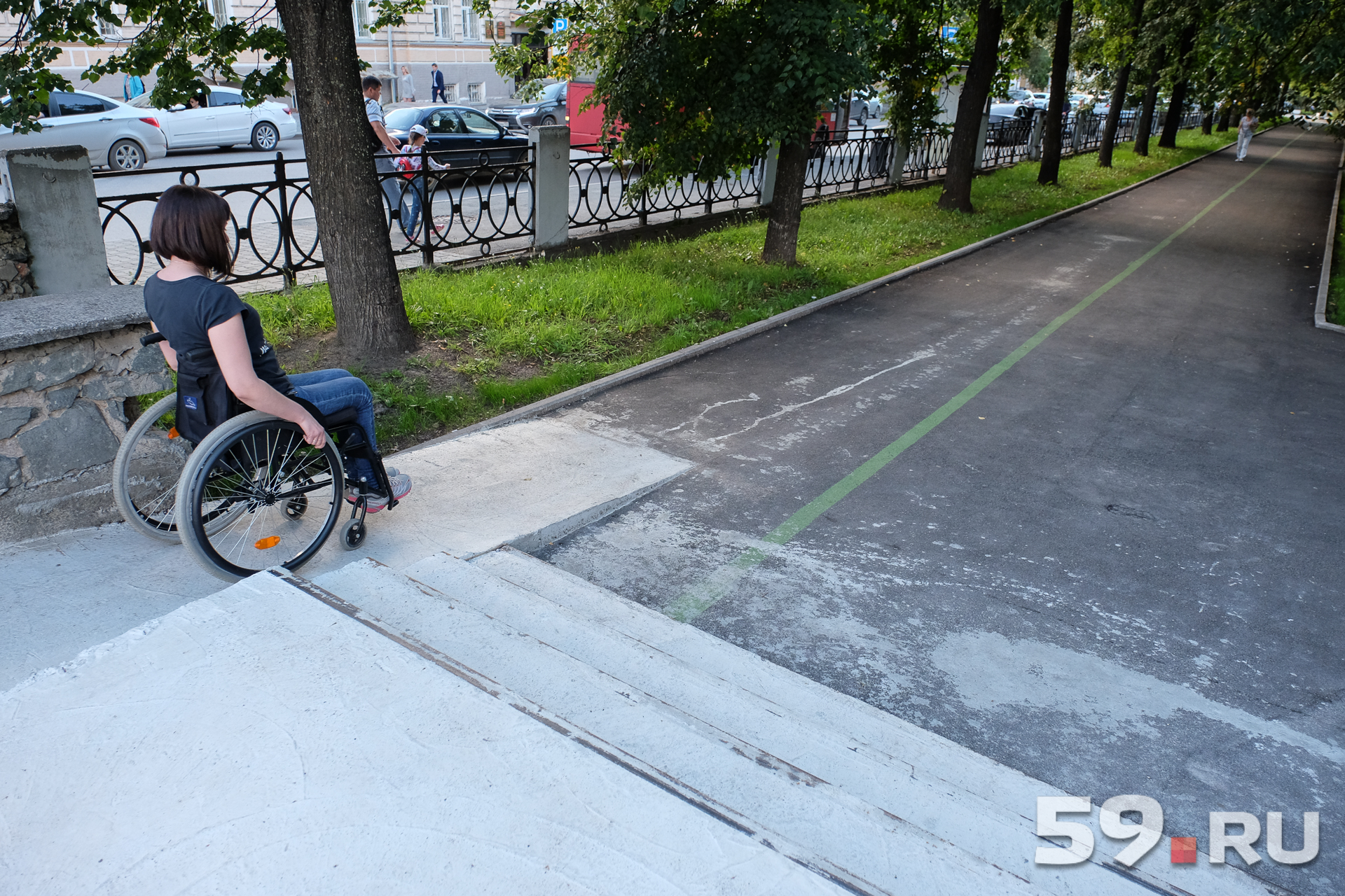 В Театральном сквере установлены удобные пандусы В Театральном сквере установлены удобные пандусы