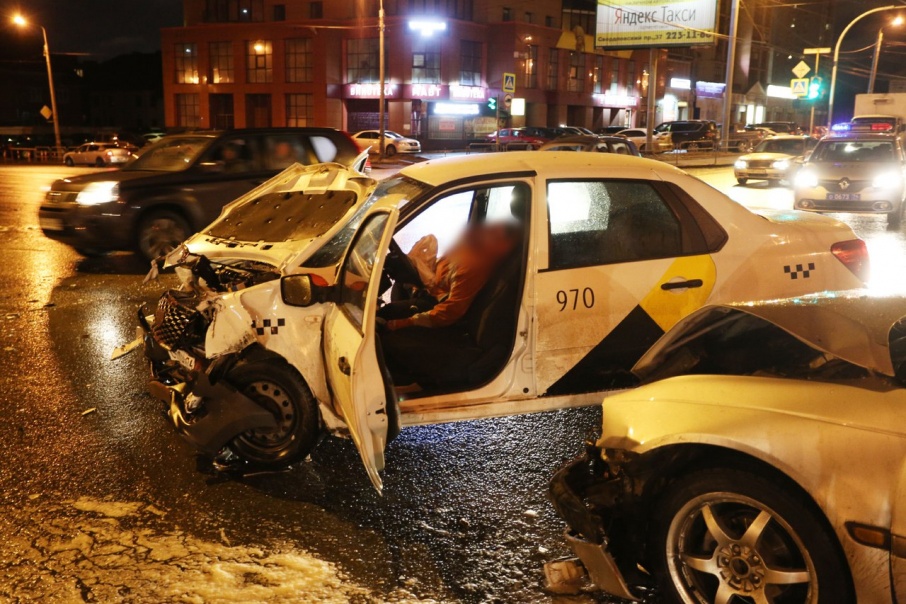 В аварии погибла пассажирка такси