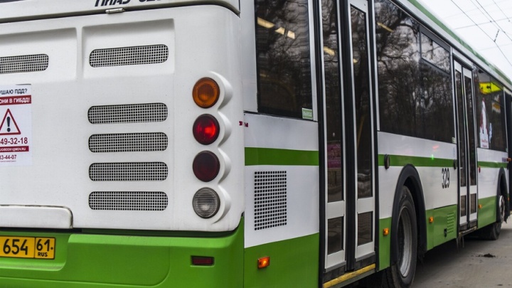 Водитель автобуса выгнал ростовчанина из-за оплаты проезда социальной картой