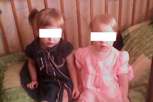Девочек нашли прижавшимися друг к другу Девочек нашли прижавшимися друг к другу