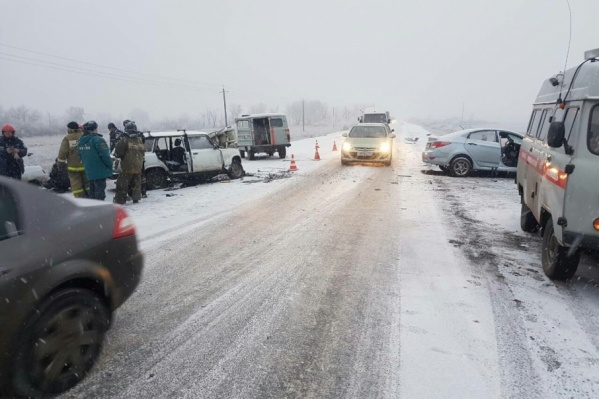Авария на загородной трассе произошла сегодня утром, на месте работают все оперативные службы Авария на загородной трассе произошла сегодня утром, на месте работают все оперативные службы
