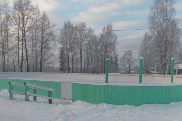 Первое массовое катание на корте деревни Юрятинская прошло в январе Первое массовое катание на корте деревни Юрятинская прошло в январе