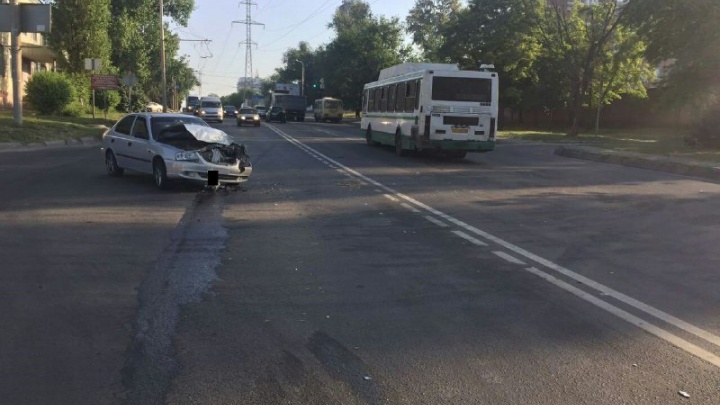 Из-за пьяного водителя ростовского автобуса произошло ДТП с пострадавшим