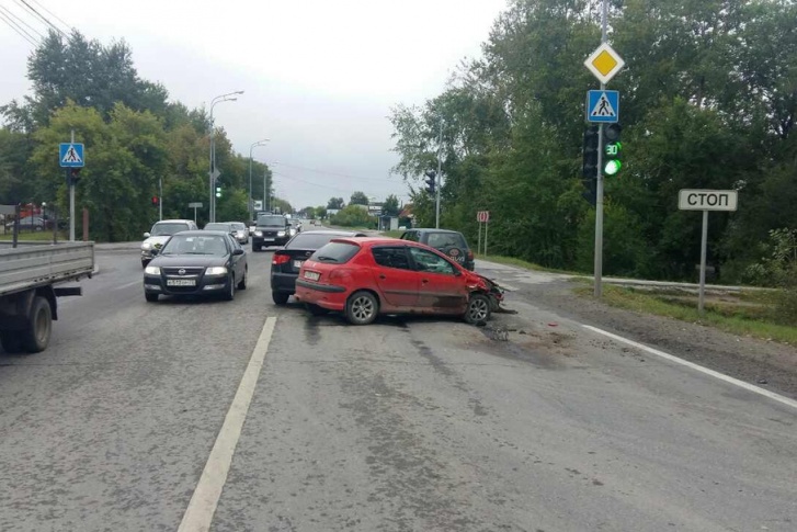 В результате аварии пострадали два человека В результате аварии пострадали два человека