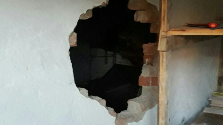 В Антипино через дыру в стене неизвестные обокрали гараж