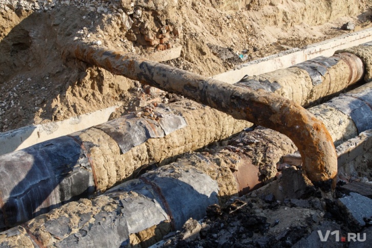 Раскопанные трубы стали для волгоградцев одним из главных символов прошлого года