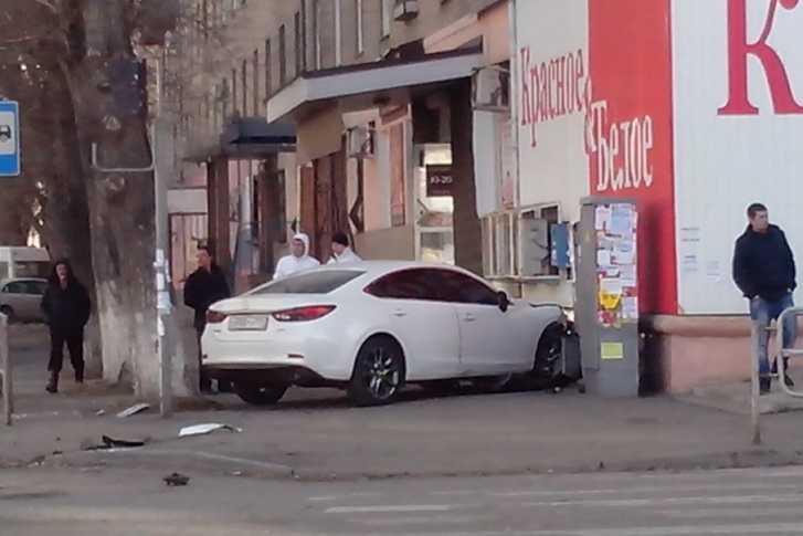 Кто виноват в аварии, выяснит ГИБДД Кто виноват в аварии, выяснит ГИБДД