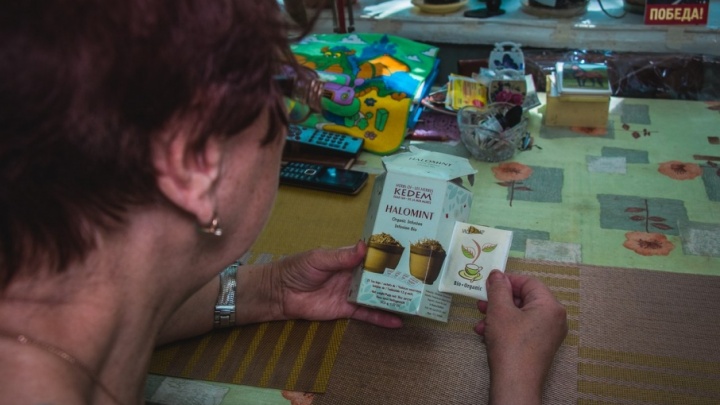 «Сказали, что без этого мы умрем»: в Ростове пенсионерки купили чай и масло за 319 тысяч рублей