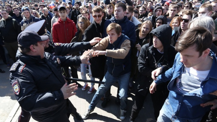 Полиция нагрянула с обысками домой к волонтёрам челябинского штаба Навального