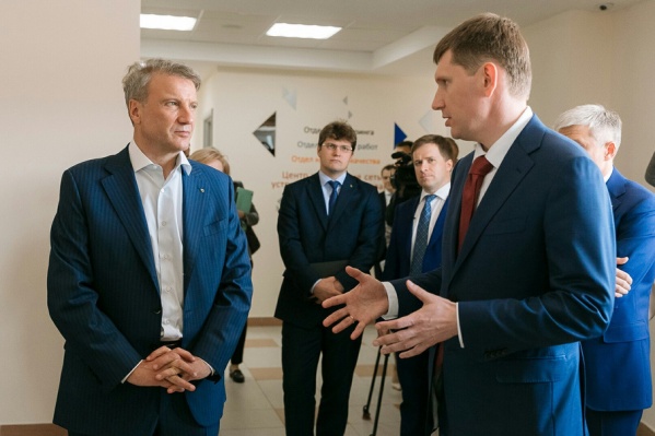 Герман Греф и Максим Решетников посетили центр по обслуживанию банкоматов Герман Греф и Максим Решетников посетили центр по обслуживанию банкоматов