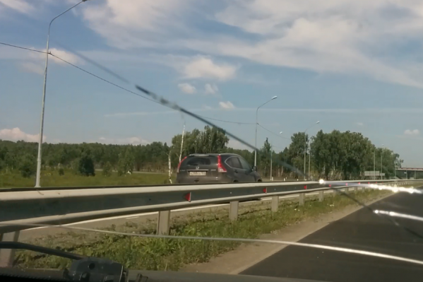 Блуждающая Honda оказалась в ловушке на встречке Блуждающая Honda оказалась в ловушке на встречке