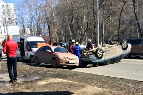 На месте аварии работали спасатели На месте аварии работали спасатели