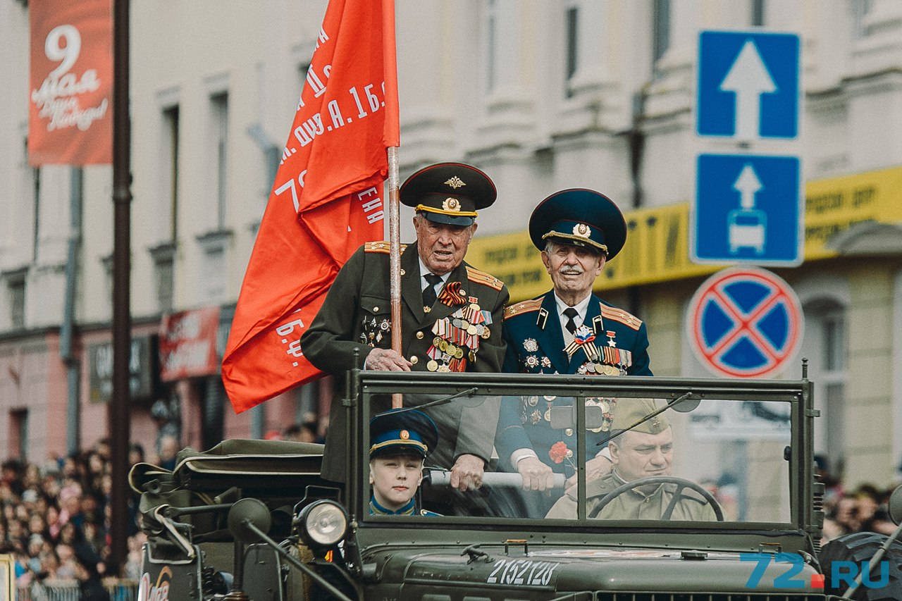 Несмотря на свой преклонный возраст победители стоя приветствовали тюменцев Несмотря на свой преклонный возраст победители стоя приветствовали тюменцев
