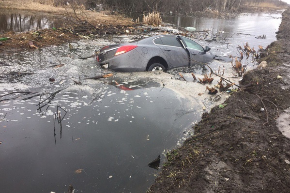 По предварительным данным, водитель, хоть и получил травмы, остался жив По предварительным данным, водитель, хоть и получил травмы, остался жив