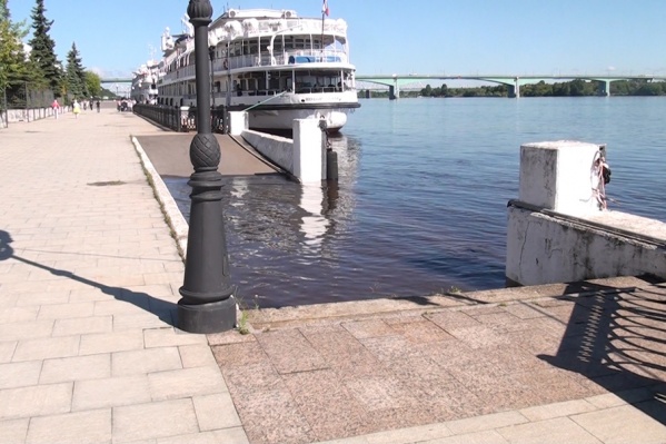 Вода подбирается к пешеходной зоне Вода подбирается к пешеходной зоне