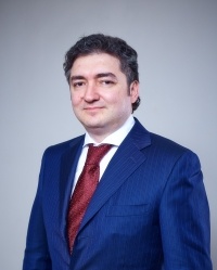 Шухрат Собиров, директор регионального центра «Центральный» Райффайзенбанка: «Мы смотрим в будущее вместе с нашими клиентами»