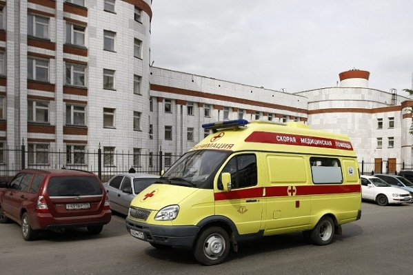 Ребенок получил серьезные травмы, упав со сравнительно небольшой высоты Ребенок получил серьезные травмы, упав со сравнительно небольшой высоты