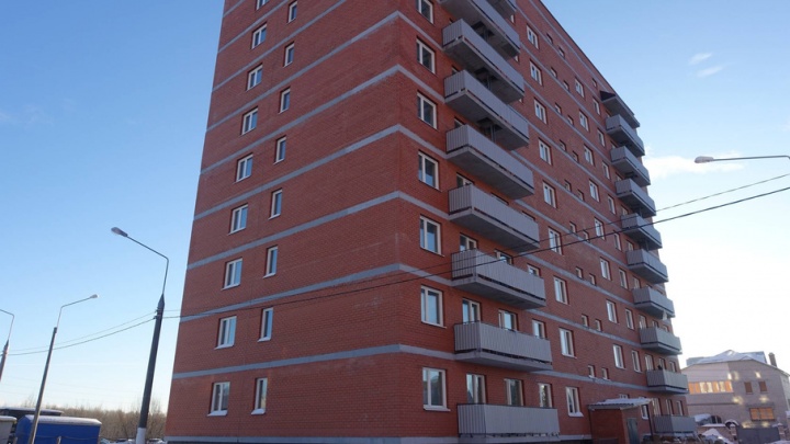 В столице Поморья молодой человек упал с балкона 9 этажа