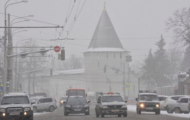 В связи со снежным коллапсом на дорогах в Ярославле губернатор дал особое распоряжение