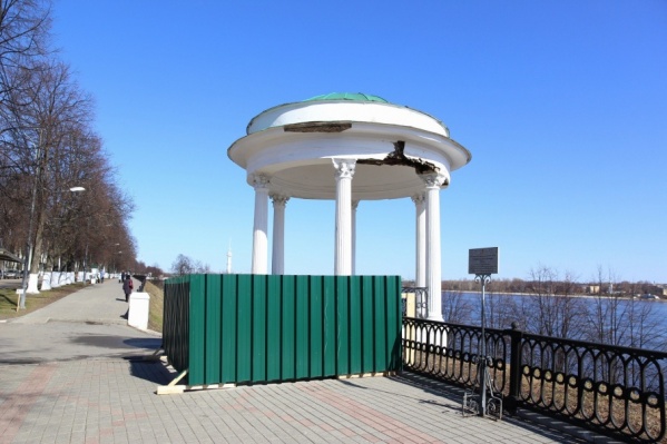 Ремонтом губернаторской беседки занялись городские власти Ремонтом губернаторской беседки занялись городские власти