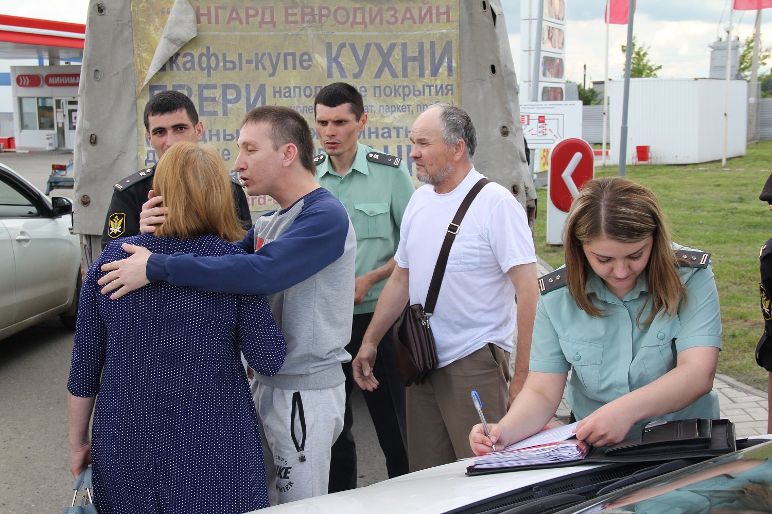 За несколько часов работы на улицы Дамбовской выявили 260 должников За несколько часов работы на улицы Дамбовской выявили 260 должников