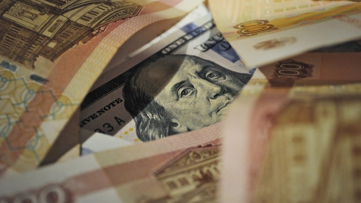 Курс на отпуск: спрос на валюту в Челябинске вырос вдвое