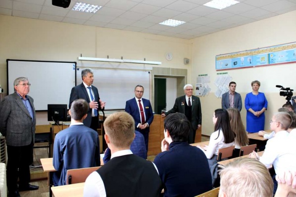 Школьники начнут знакомиться с природой электричества со средних классов Школьники начнут знакомиться с природой электричества со средних классов