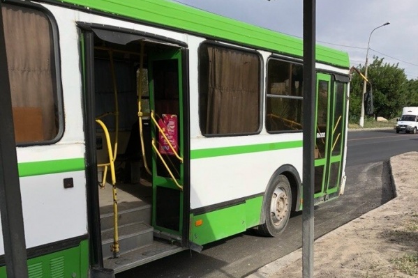 На остановке высадили больше 20 пассажиров На остановке высадили больше 20 пассажиров
