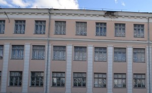 Первую школу снесут в начале весны.
Первую школу снесут в начале весны.