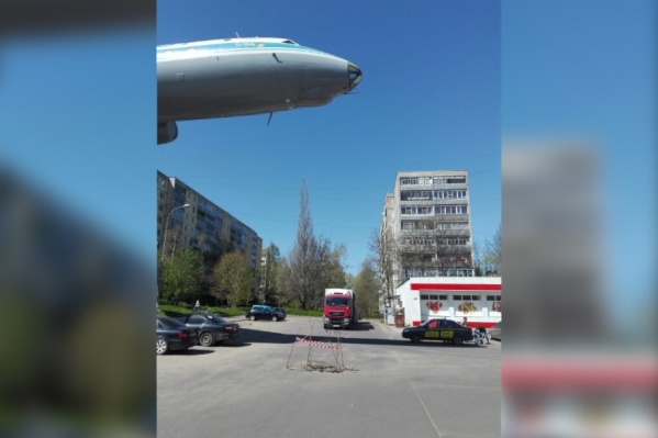 Яма появилась под самолётом Яма появилась под самолётом